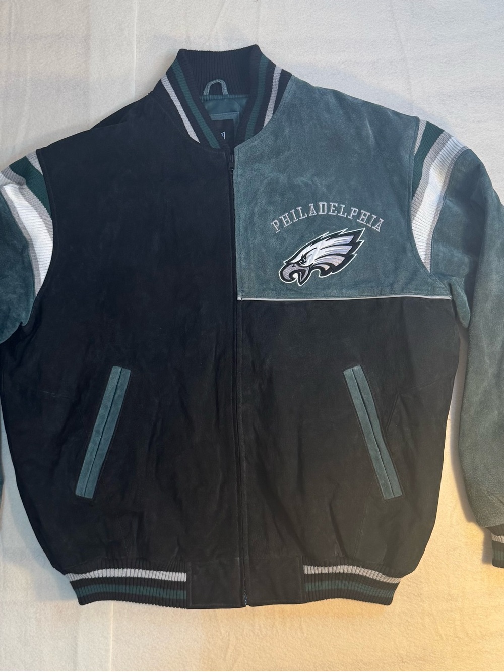 Philadelphia Eagles NFL vintage Men’s Suede leather varsity bomber jacket. 90s